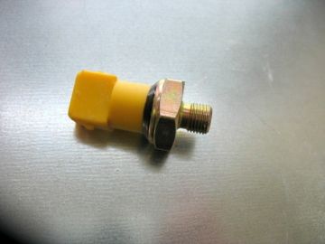 Датчик давления масла ККП  М10 желтый 701/41700 Импорт 